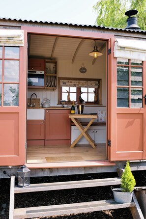 المنشأة من الخارج