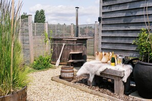 Property grounds - Shepherd's Hut- Hot Tub- Wellness Spa- Wood Burner (Nottingham)
