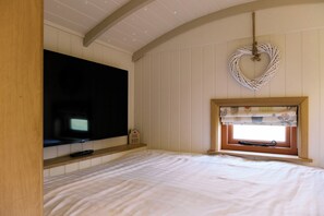 1 dormitori i roba de llit 