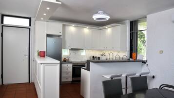 Microwave, oven, stovetop, dishwasher