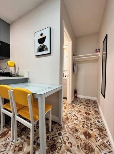 Newly Renovated Cute Studio with Gated Parking D