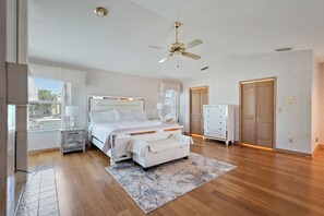4 bedrooms, iron/ironing board, WiFi