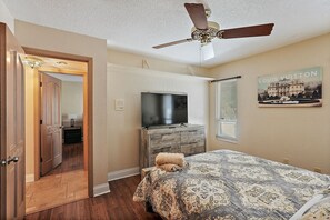 4 bedrooms, iron/ironing board, WiFi