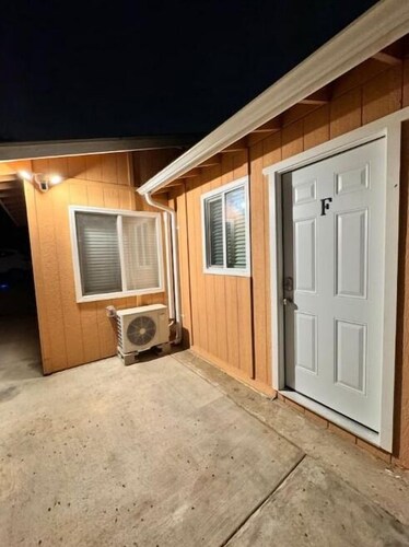 Newly Renovated Studio with Free Gated Parking F