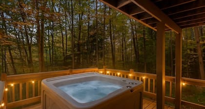 Hot Tub + Pool Table + Resort Access + Fast Wifi