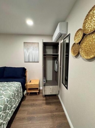 Lovely New Renovated Studio with Gated Parking H