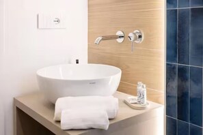 Dusche, Haartrockner, Bidet, Handtücher