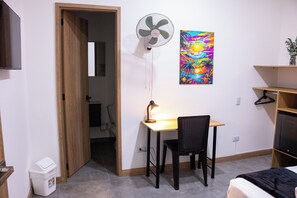 Habitación doble superior | Minibar, escritorio y espacio para trabajar con laptop 