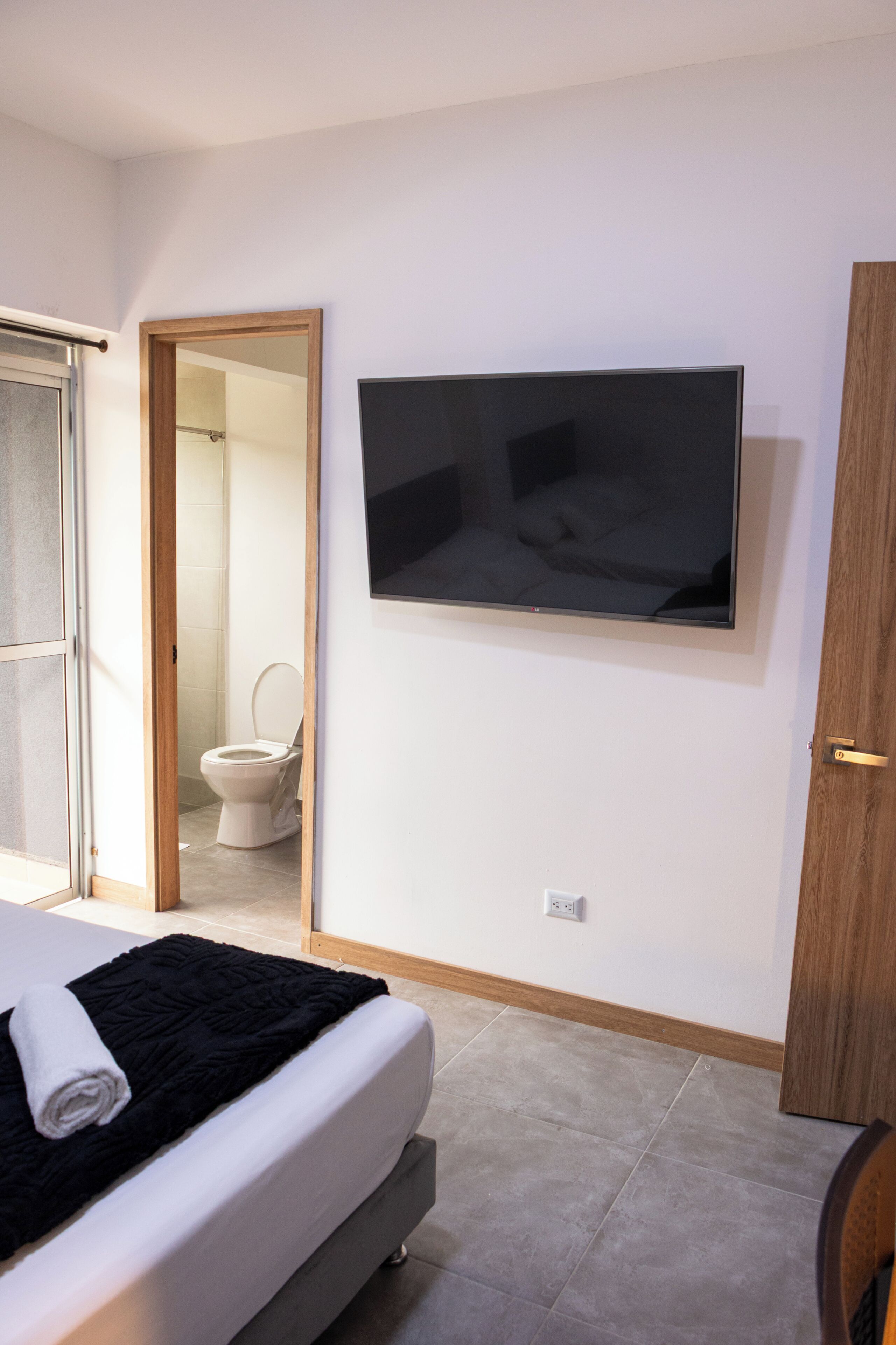 Chambre Quadruple Standard | Minibar, bureau, espace de travail pour ordinateur portable