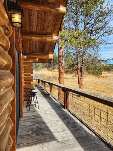Peaceful Cabin Getaway near Wind Cave and Custer National Park