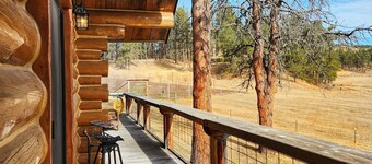 Peaceful Cabin Getaway near Wind Cave and Custer National Park