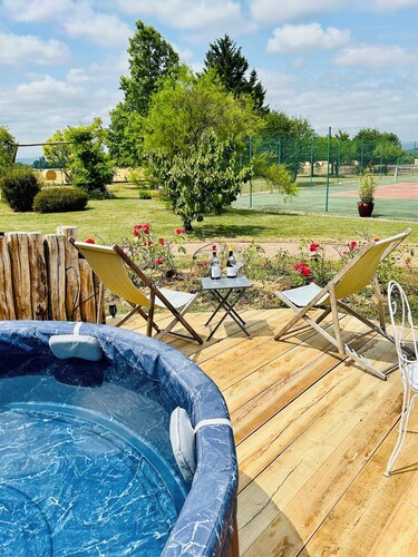 Charming house in the heart of Burgundy, close to Beaune and the wine route.