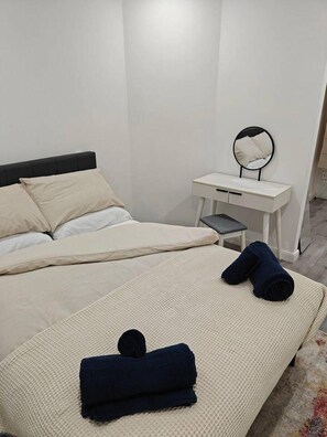 1 bedroom, iron/ironing board, free WiFi, bed sheets - Modern 1Br Sleeps3 - City Centre Location (Leicester)
