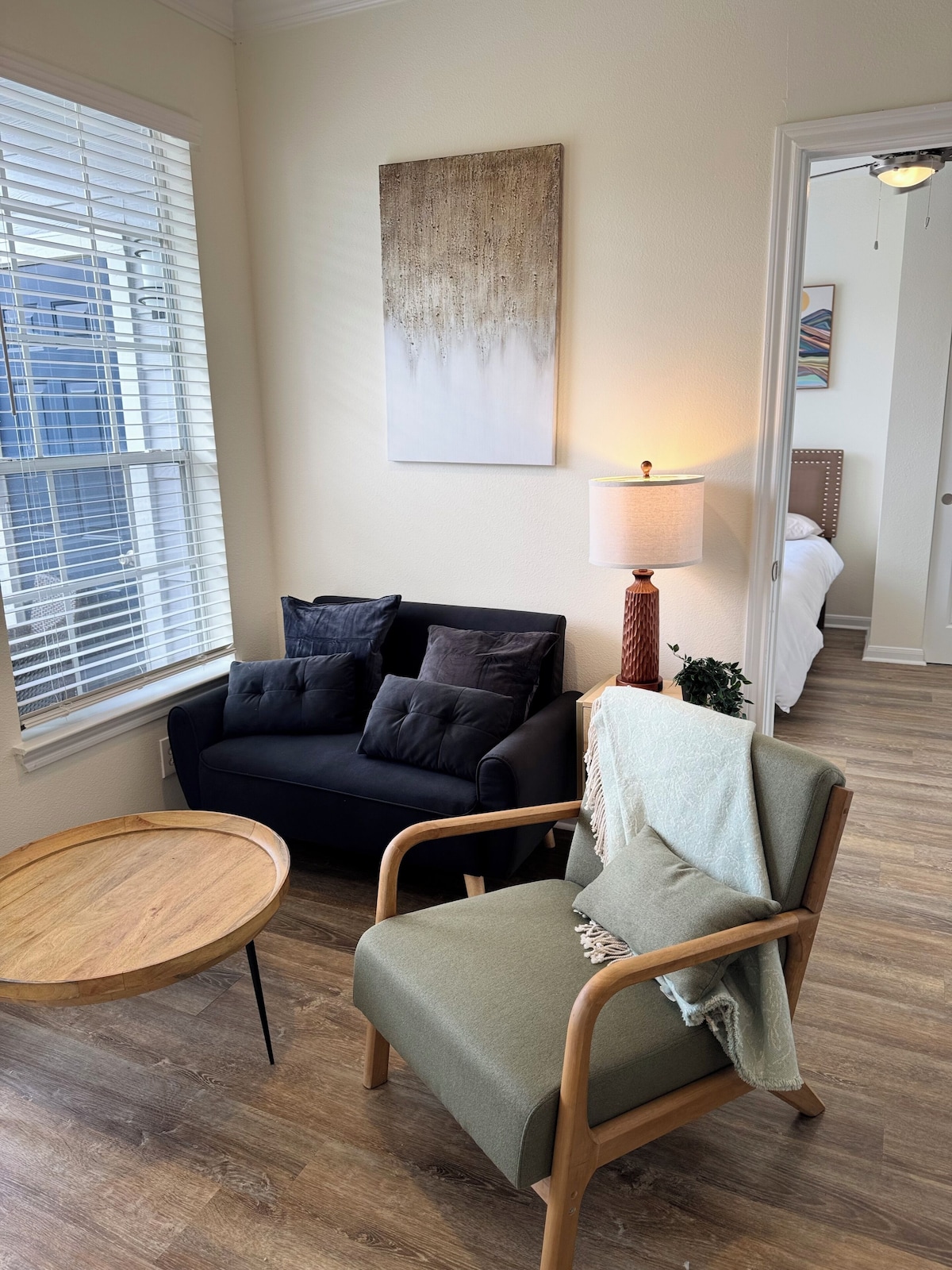 Photo 3 of Comfortable 2-bedroom apartment with High Speed WiFi in S Central Houston