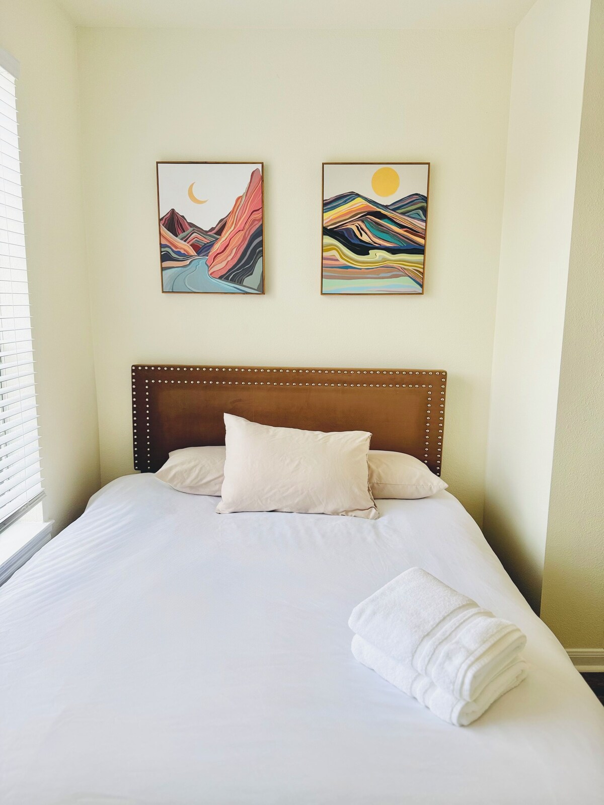 Photo 5 of Comfortable 2-bedroom apartment with High Speed WiFi in S Central Houston