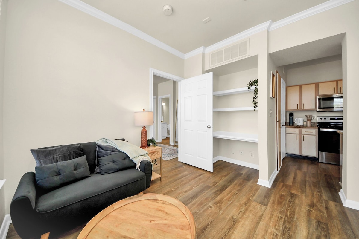 Photo 4 of Comfortable 2-bedroom apartment with High Speed WiFi in S Central Houston