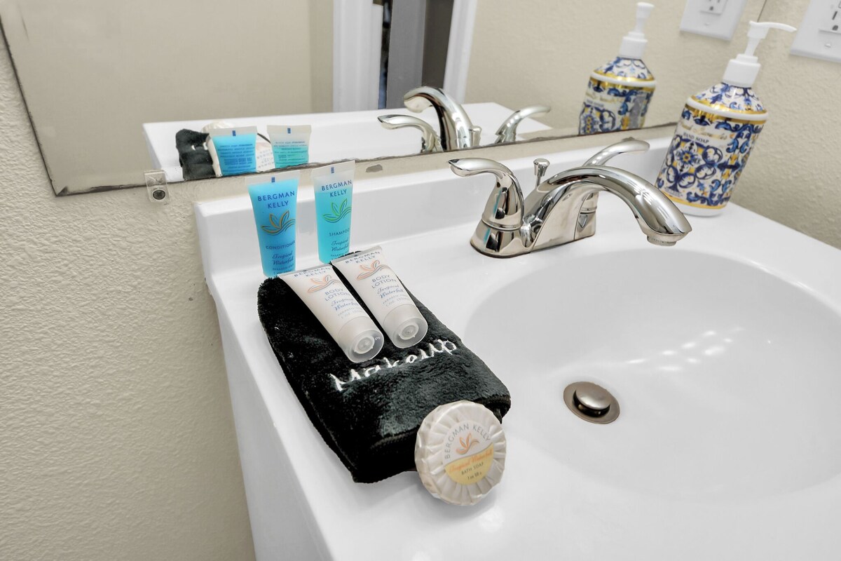 Photo 11 of Comfortable 2-bedroom apartment with High Speed WiFi in S Central Houston