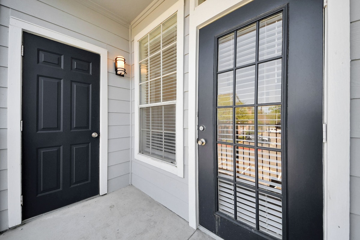 Photo 34 of Comfortable 2-bedroom apartment with High Speed WiFi in S Central Houston