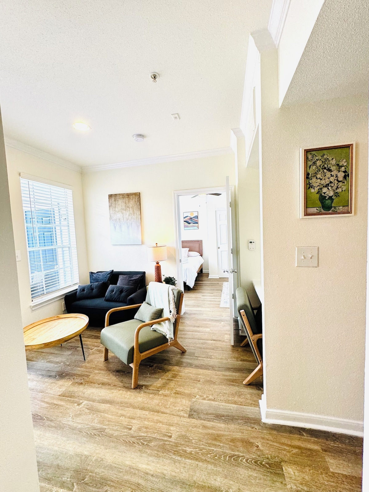 Photo 2 of Comfortable 2-bedroom apartment with High Speed WiFi in S Central Houston