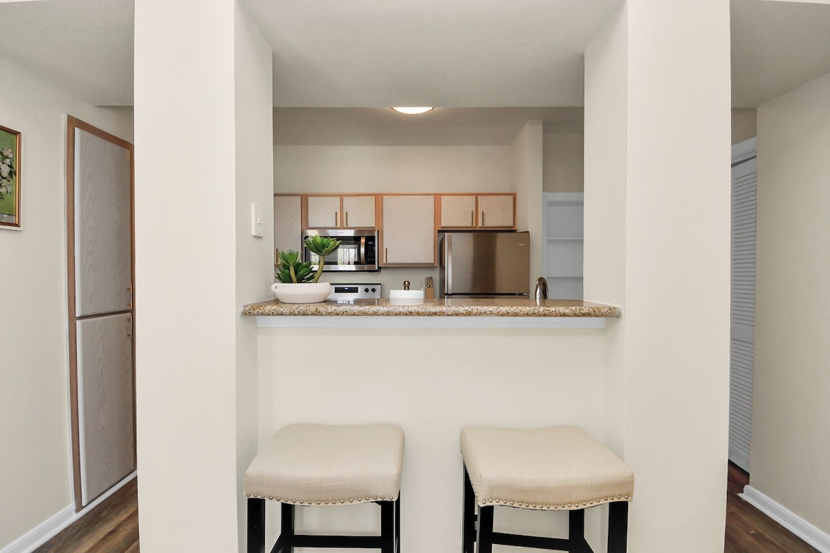 Photo 30 of Comfortable 2-bedroom apartment with High Speed WiFi in S Central Houston