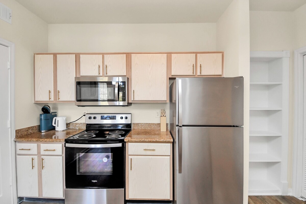 Photo 26 of Comfortable 2-bedroom apartment with High Speed WiFi in S Central Houston