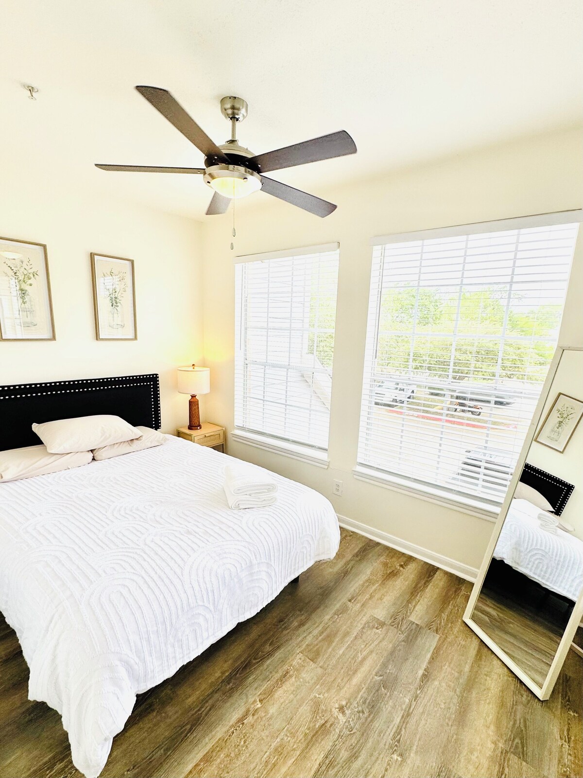 Photo 9 of Comfortable 2-bedroom apartment with High Speed WiFi in S Central Houston