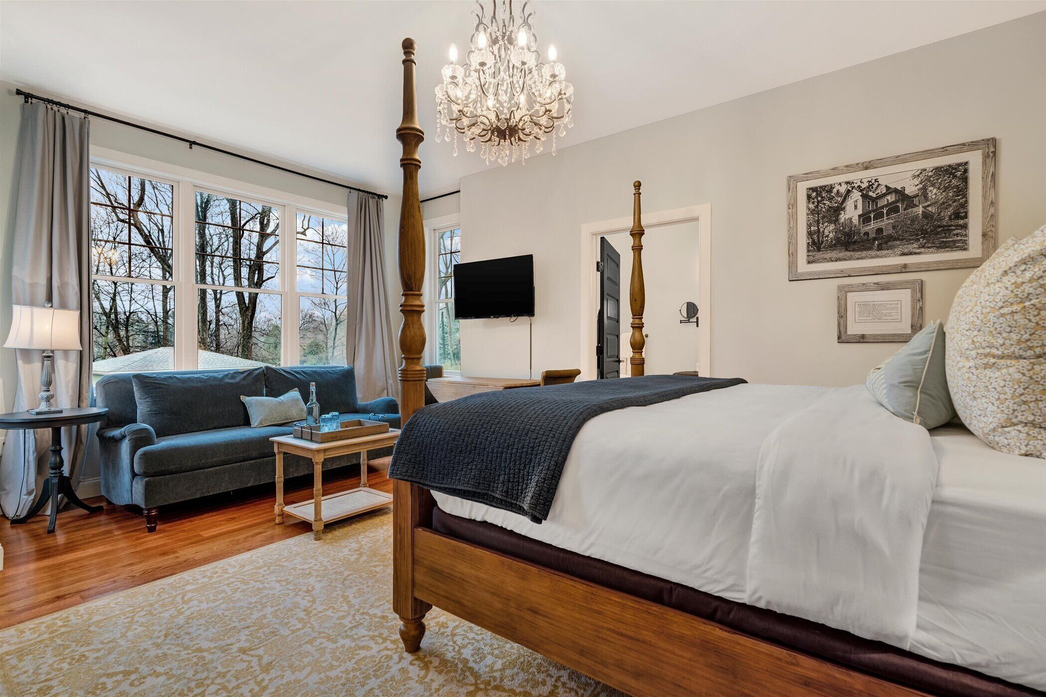 ห้องลักซ์ชัวรี่ดับเบิล, วิวสวน, ชั้นล่าง | ผ้าม่านกันแสง, เตารีด/โต๊ะรีดผ้า, Wi-Fi ฟรี