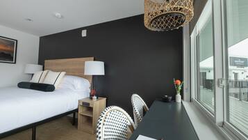 Studio, 1 King Bed | In-room safe, blackout drapes, WiFi (free), bed sheets