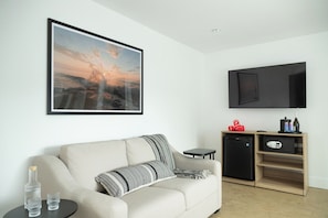 Premium Suite, 1 King Bed with Sofa bed | In-room safe, blackout drapes, free WiFi, bed sheets - The Waypoint (Rehoboth Beach)