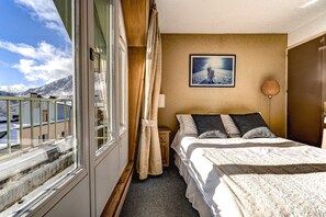 2 bedrooms