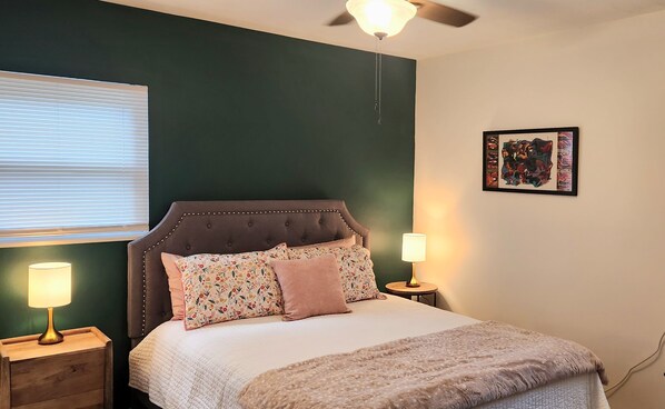 2 bedrooms, desk, iron/ironing board, WiFi