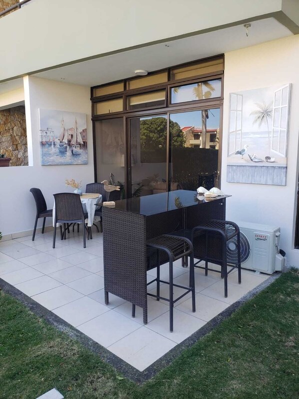 Outdoor dining - Apartment Costa Rica Santa Ana Avalon Country club Fully furnished apartment. (Río Oro)