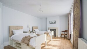 4 soverom, strykejern/-brett, wi-fi og sengetøy