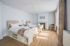 4 chambres, fer et planche à repasser, Wi-Fi, draps fournis