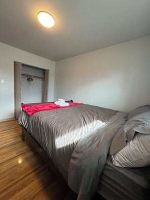 2 soverom, strykejern/-brett, wi-fi (inkludert) og sengetøy