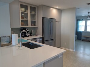 Interior - Charming beach house in Ormond By The Sea. Third house from the beach. 2B/2B (Ormond Beach)