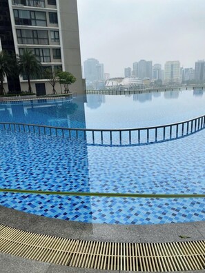 Piscine couverte, piscine extérieure