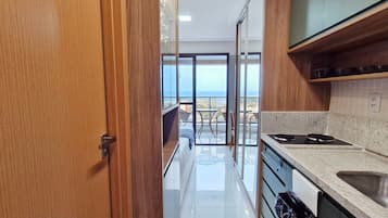 Basic szoba | Privát konyha | Hűtőszekrény, mikrohullámú sütő és kávé-/teafőző