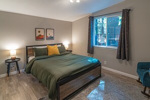 3 Schlafzimmer, Schreibtisch, Bügeleisen/Bügelbrett, Reisekinderbett