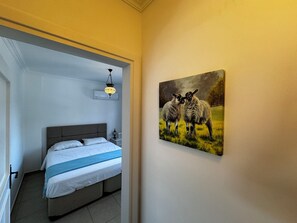 2 chambres, fer et planche à repasser, Wi-Fi gratuit, draps fournis