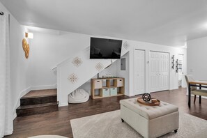 Interior - NEW! Be Our Guest - Cozy Townhome near Downtown Ocala (Ocala)