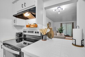 Frigorifero, microonde, forno, lavastoviglie