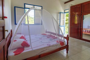 4 chambres, fer et planche à repasser, Wi-Fi, draps fournis