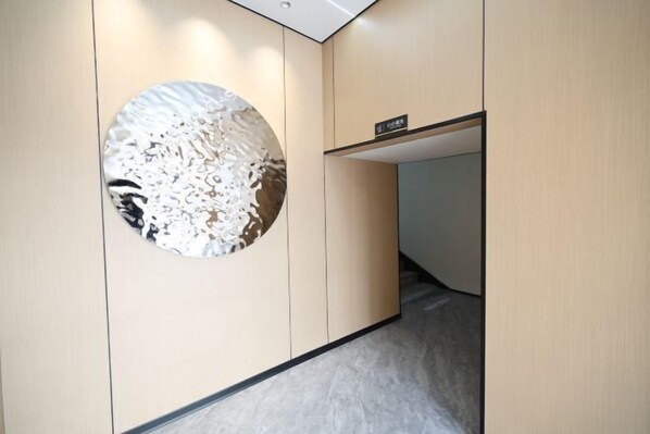 Interior - Beijing Spring Hotel (Beijing)