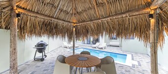 Villa Paradise with pool at mambo beach