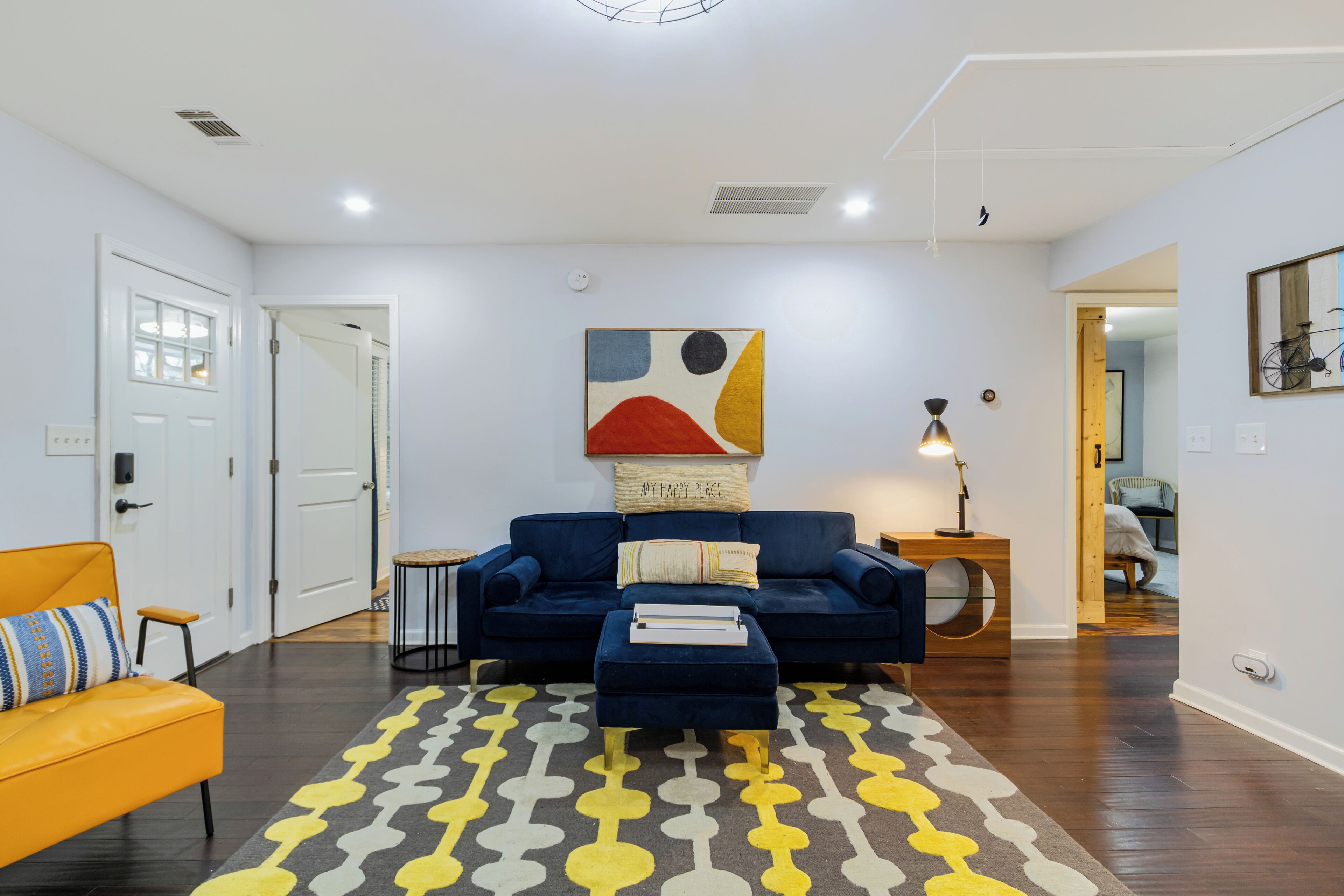 Stylish Retreat W/ Fire Pit & Porch - Roswell, GA