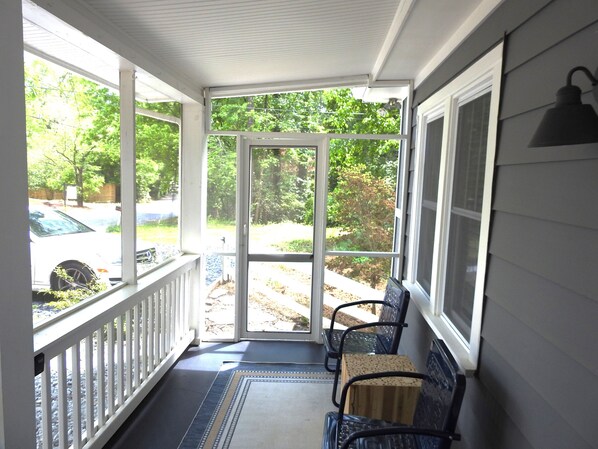 Interior - Stylish Retreat w/ Fire Pit & Porch (Roswell)