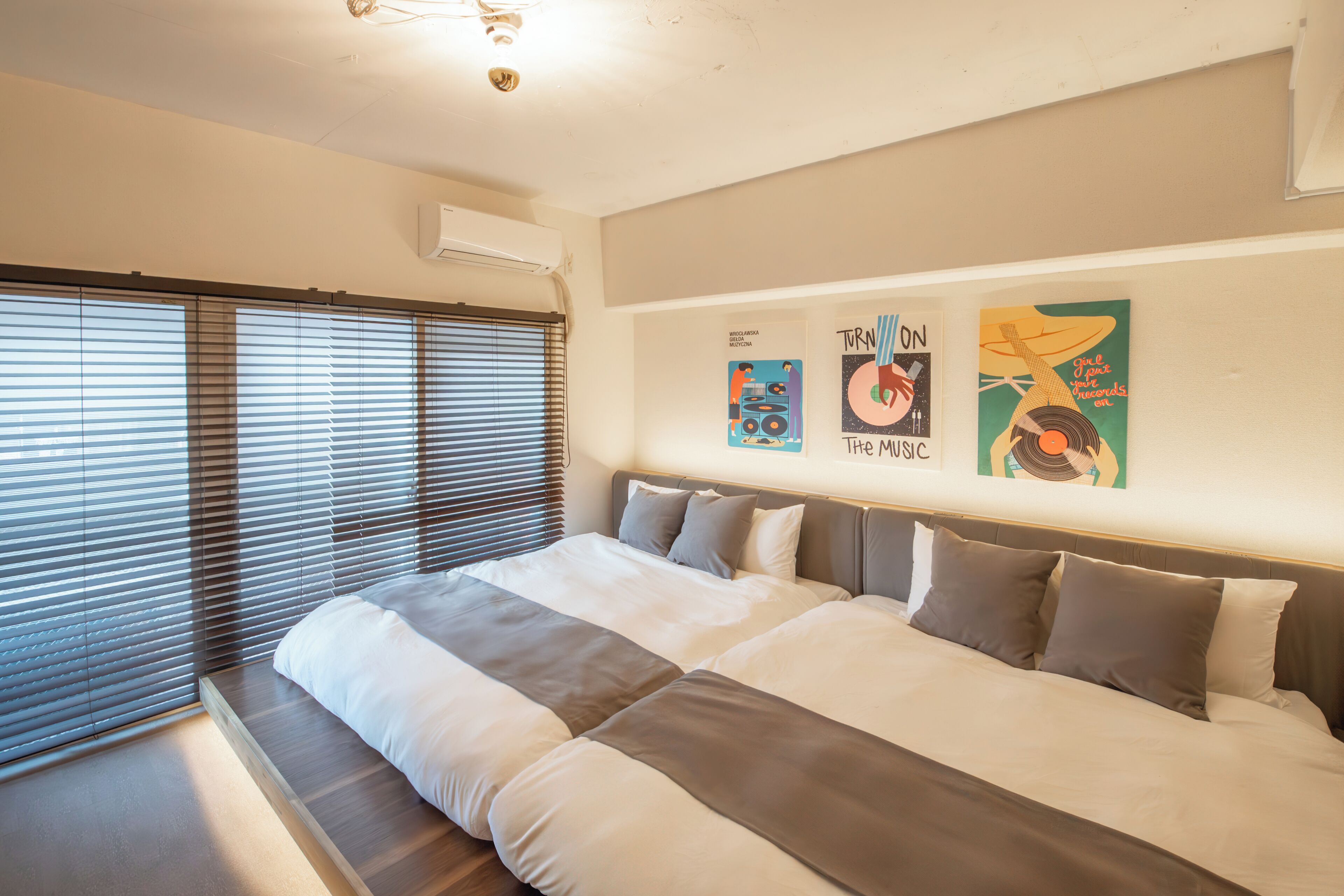 Luksusleilighet, 2 soverom, ikke-røyk, kjøkken | Skrivebord, skrivebord for bærbar PC og strykejern/-brett