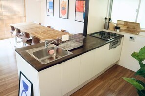 Penthouse Exécutif, 1 chambre, non-fumeurs, cuisine | Cuisine privée | Réfrigérateur, micro-ondes, plaque de cuisson, bouilloire électrique