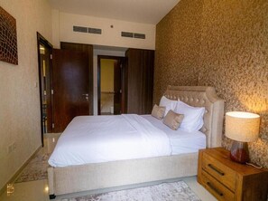 セーフティボックス (室内)、客室ごとに異なる装飾、客室ごとに異なるインテリア、デスク